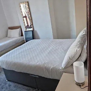 fern-villa.hotelsin-chester.com/